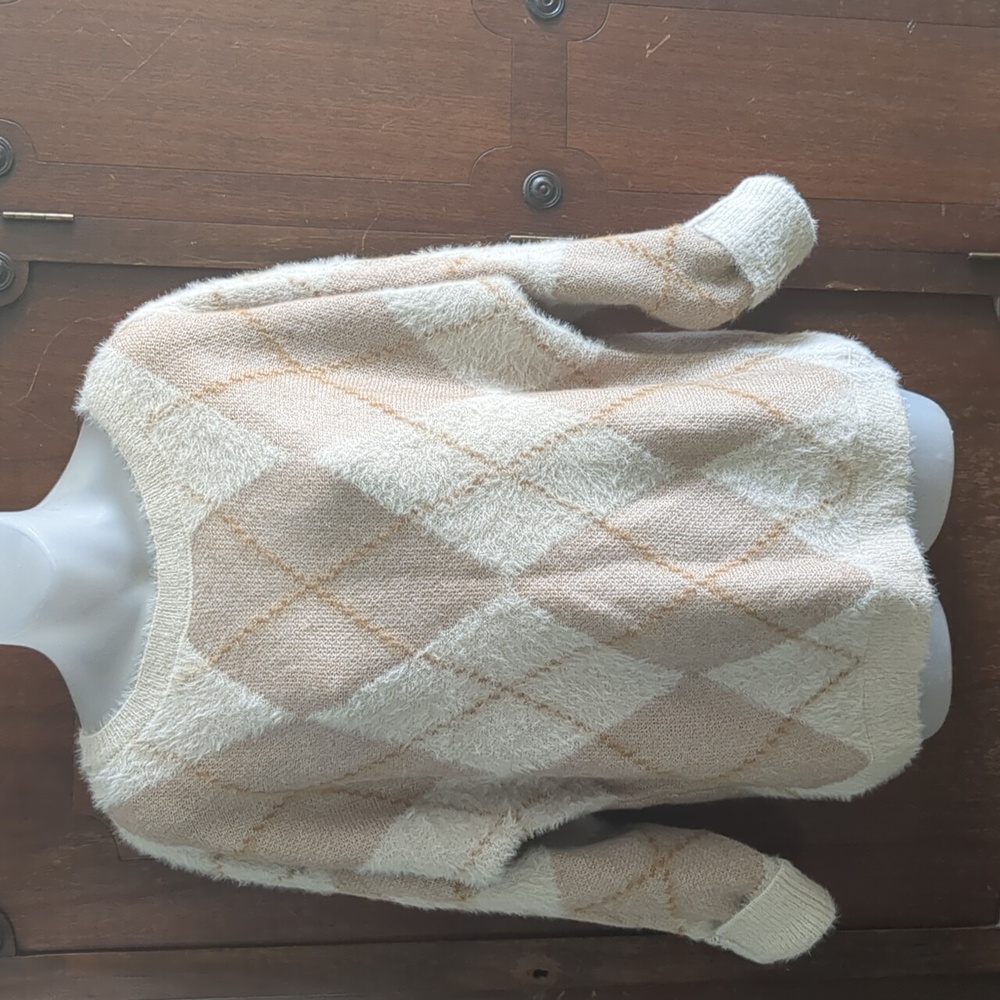 MAURICES Brown Tan Argyle long sleeve Sweater Sz S 🤎 soft fuzzy
